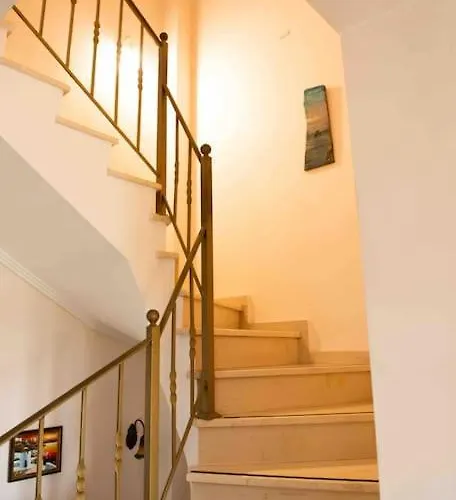 Sea View Maisonette Netflix Holiday home